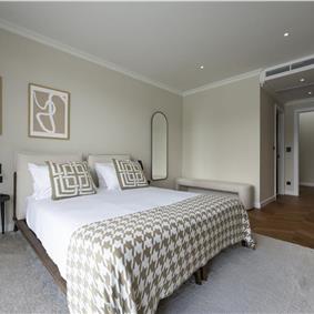 Selection of 5 bedroom seafront villas with pool on Ciovo near Trogir, sleeps 10